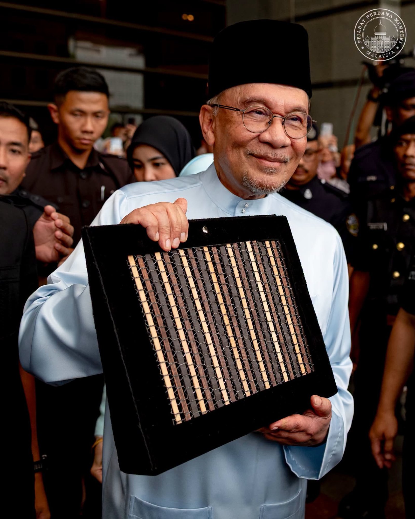Belanjawan 2027: Gaji Minimum RM2,000, STR dan SARA RM16 Bilion, Pelepasan Cukai Naik. Ini Ringkasan Untuk Rakyat